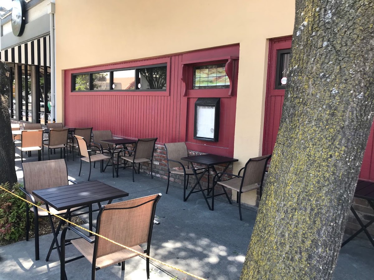 King's Asian Cuisine and Sushi Bar and Lounge